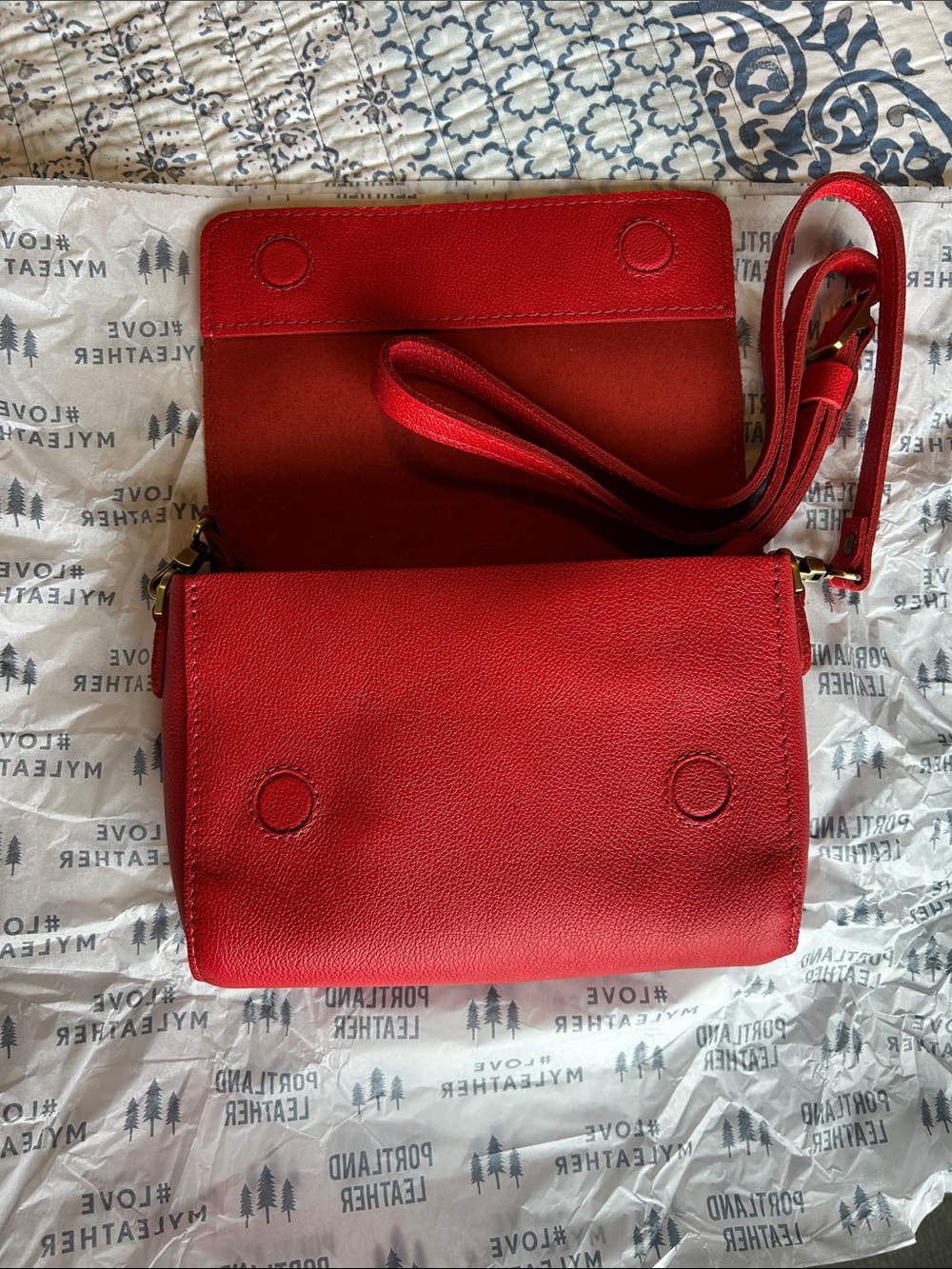 PLG Red.com Metro. Vibrant Crossbody With A BONUS PLG Sticker Sheet - Picture 3 of 9